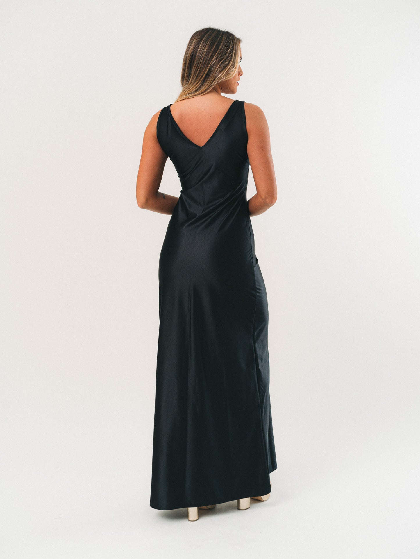 Vestido largo con escote forma V