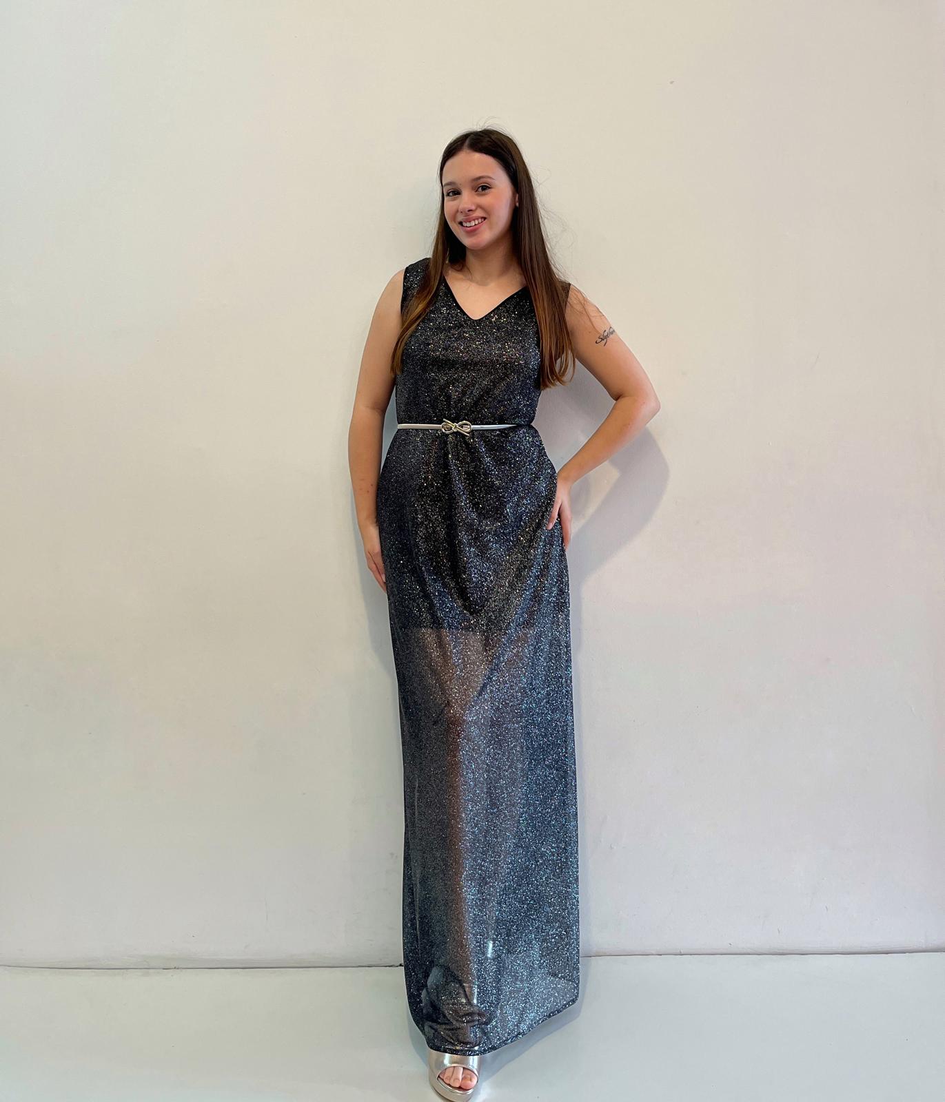 Vestido largo con escote forma V
