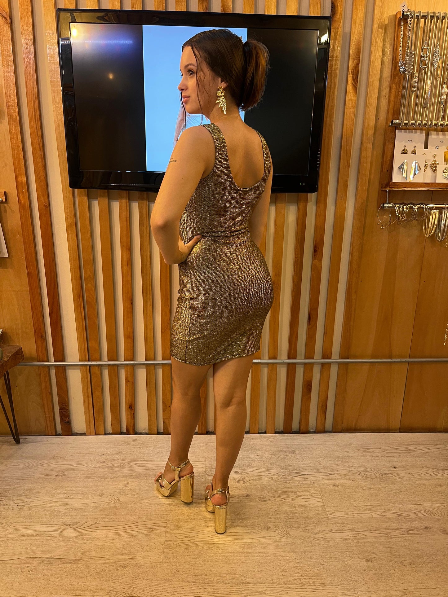 Vestido corto al cuerpo