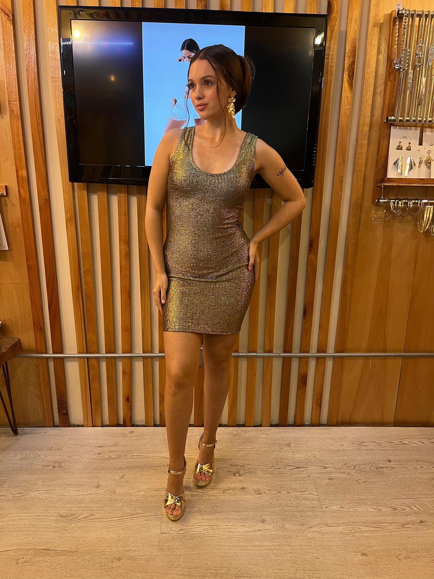 Vestido corto al cuerpo