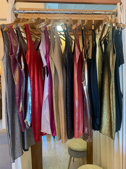 Vestido corto al cuerpo