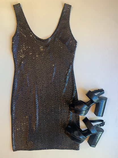 Vestido corto al cuerpo